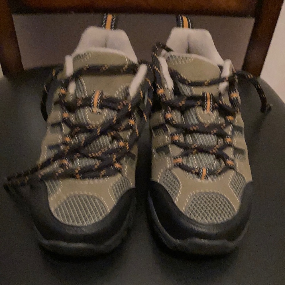 Boys shoes